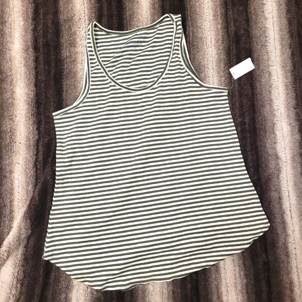 Simply Styled tank top size L NWT